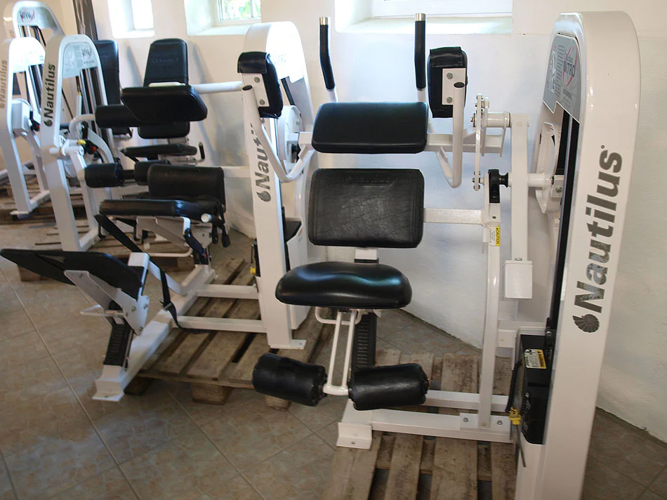 Nautilus Nitro Serie, Kraftgerätepark, 13 Fitnessstudio Geräte, Weiß, gebraucht - Image 7