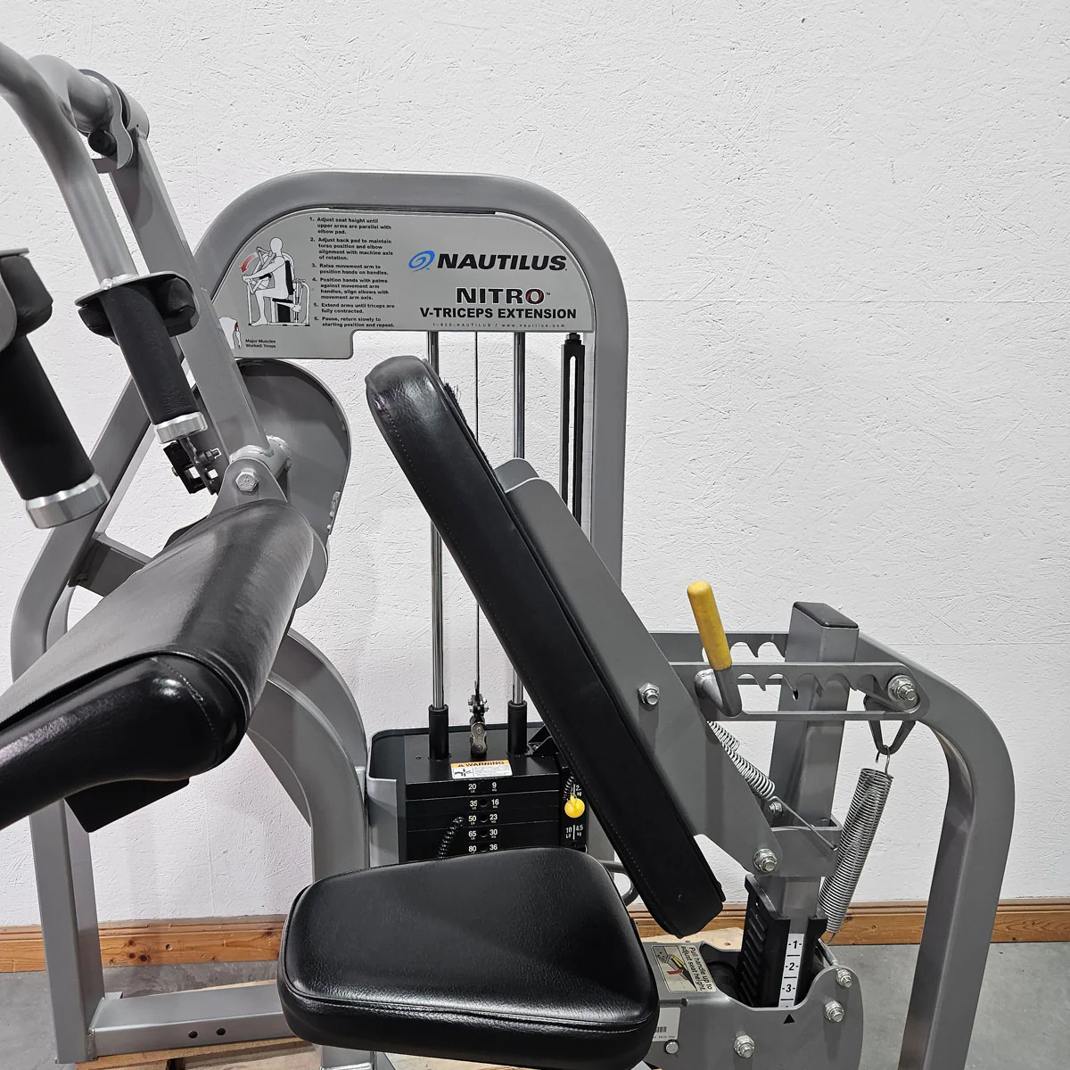 Nautilus Nitro V-Triceps Extension, Trizepsmaschine horizontal, Triceps Extension, Rahmenfarbe Silber, gebraucht - überholter Zustand - Image 7