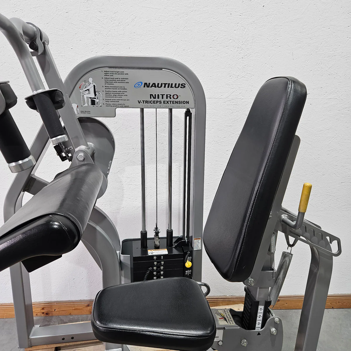 Nautilus Nitro V-Triceps Extension, Trizepsmaschine horizontal, Triceps Extension, Rahmenfarbe Silber, gebraucht - überholter Zustand - Image 8
