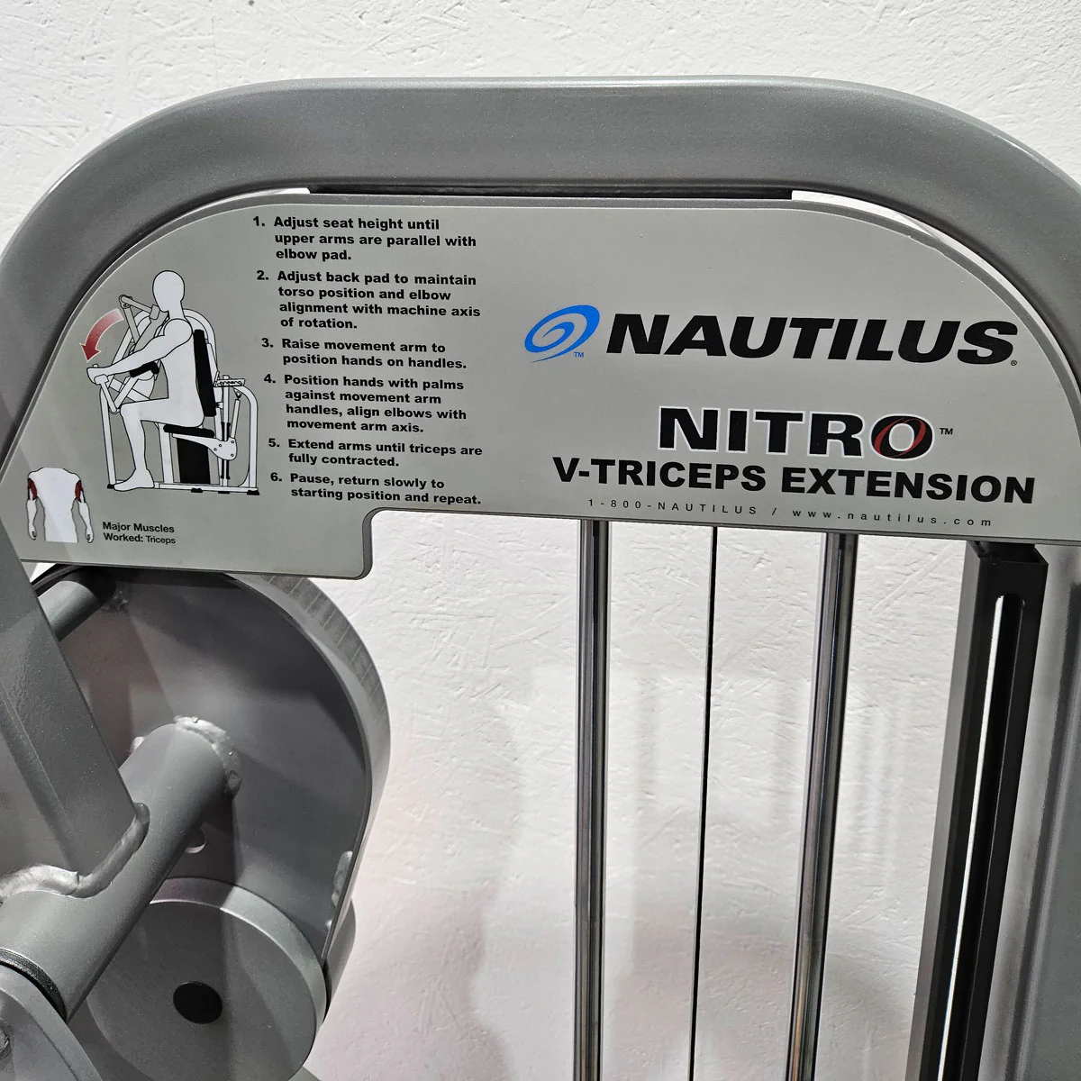 Nautilus Nitro V-Triceps Extension, Trizepsmaschine horizontal, Triceps Extension, Rahmenfarbe Silber, gebraucht - überholter Zustand - Image 9