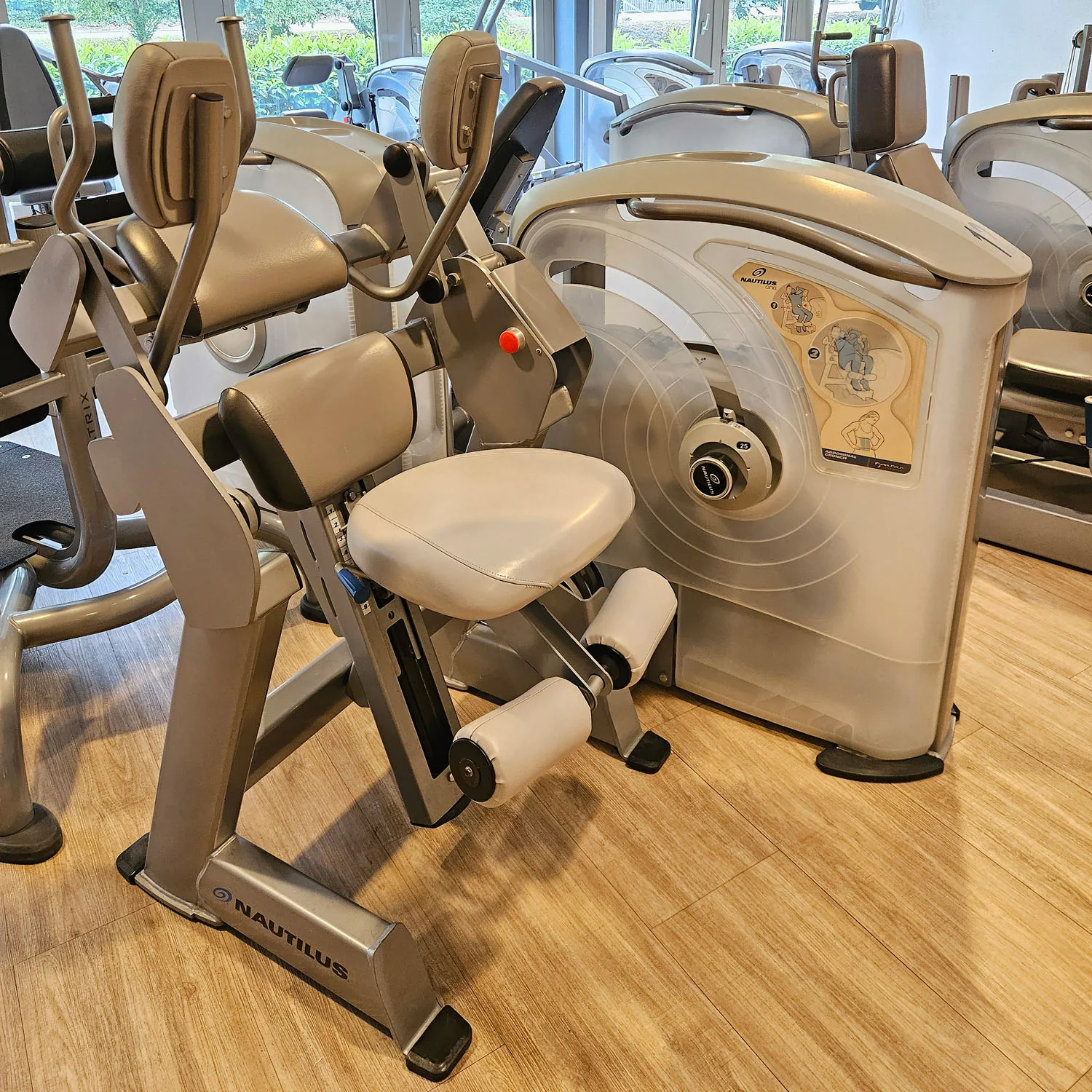Nautilus One, 10 Kraftgeräte im Set, Nachfolger der legendären Nitro Fitness Serie, Silber, gebraucht - überholter Zustand - Image 19