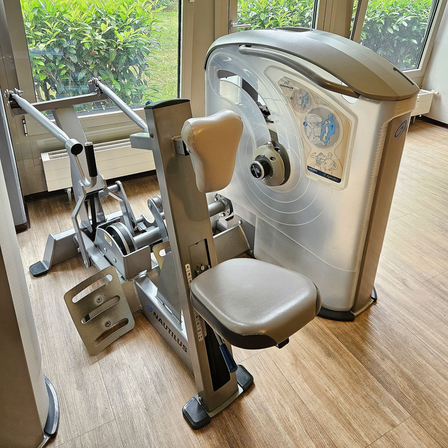 Nautilus One, 10 Kraftgeräte im Set, Nachfolger der legendären Nitro Fitness Serie, Silber, gebraucht - überholter Zustand - Image 4