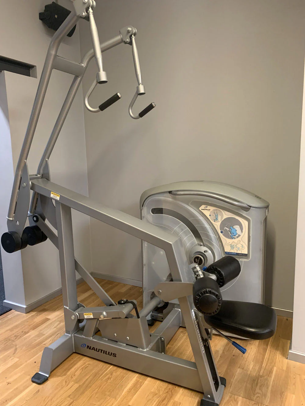 Nautilus One, 11 Kraftgeräte im Set, Nachfolger der legendären Nitro Fitness Serie, Silber, gebraucht - überholter Zustand - Image 2