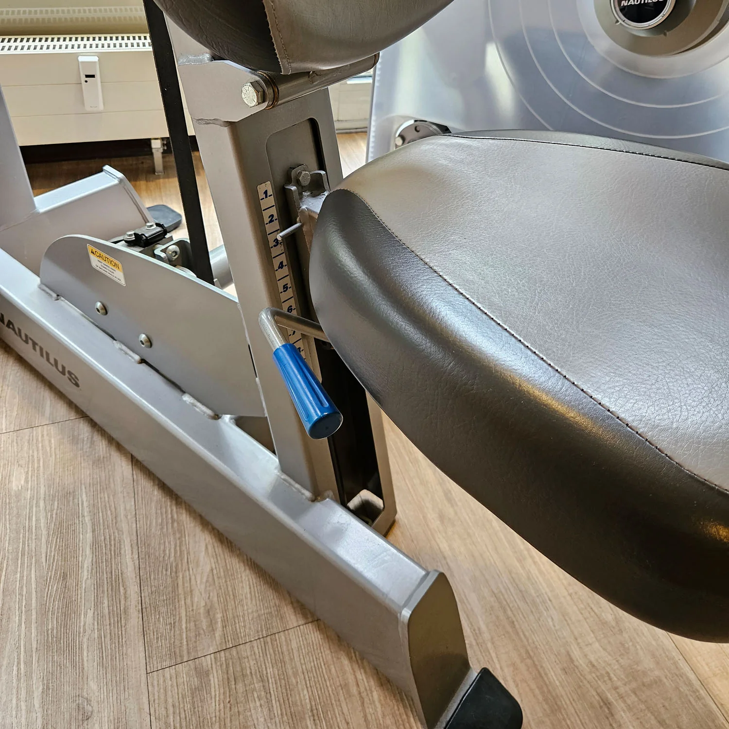 Nautilus ONE Chest Press, Brustpresse, Bankdrückmaschine, Bench Press Machine, Model S6CP, Rahmenfarbe Silber, gebraucht - überholter Zustand - Image 6