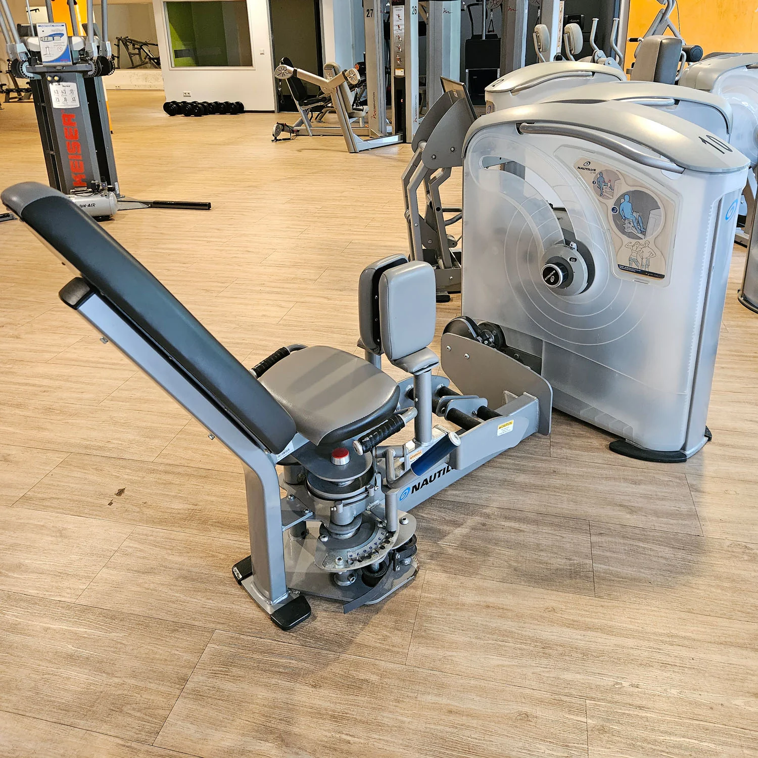 Nautilus ONE Hip Abduction-Adduction, Abduktoren und Adduktoren 2 in 1 Kombimaschine, Model S6AA, Rahmenfarbe Silber, gebraucht - überholter Zustand - Image 2