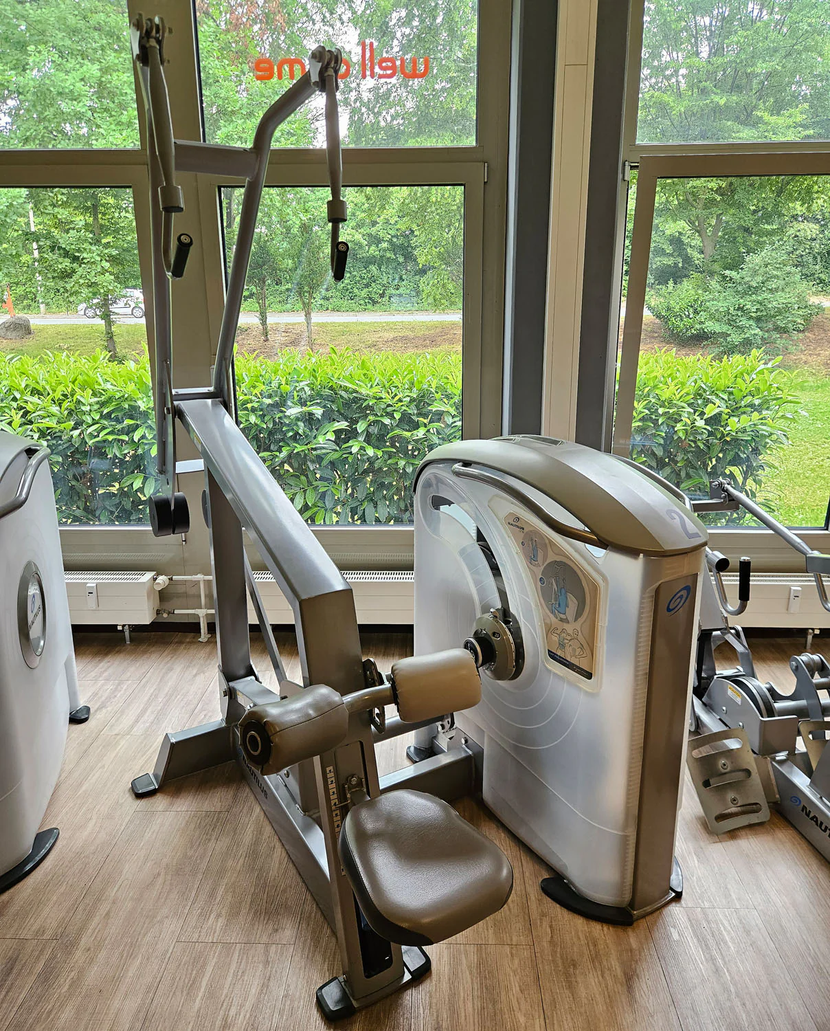 Nautilus ONE Lat Pulldown, Latzug von Oben, Model S6LATP, drehbare Griffe, Rahmenfarbe Silber, gebraucht - überholter Zustand - Image 2