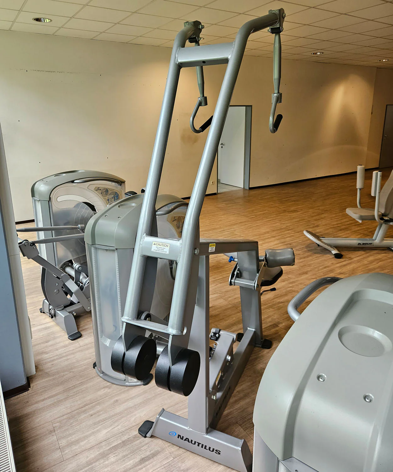 Nautilus ONE Lat Pulldown, Latzug von Oben, Model S6LATP, drehbare Griffe, Rahmenfarbe Silber, gebraucht - überholter Zustand - Image 4