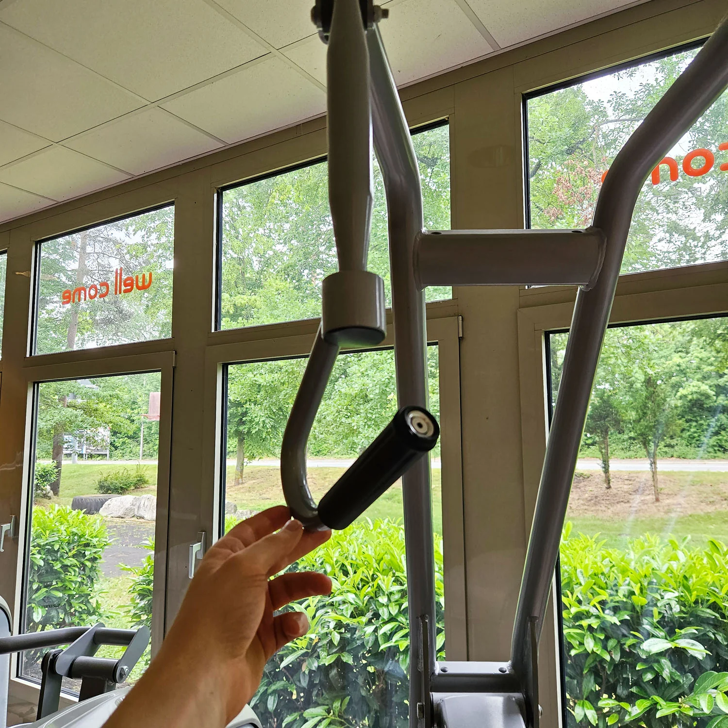 Nautilus ONE Lat Pulldown, Latzug von Oben, Model S6LATP, drehbare Griffe, Rahmenfarbe Silber, gebraucht - überholter Zustand - Image 7