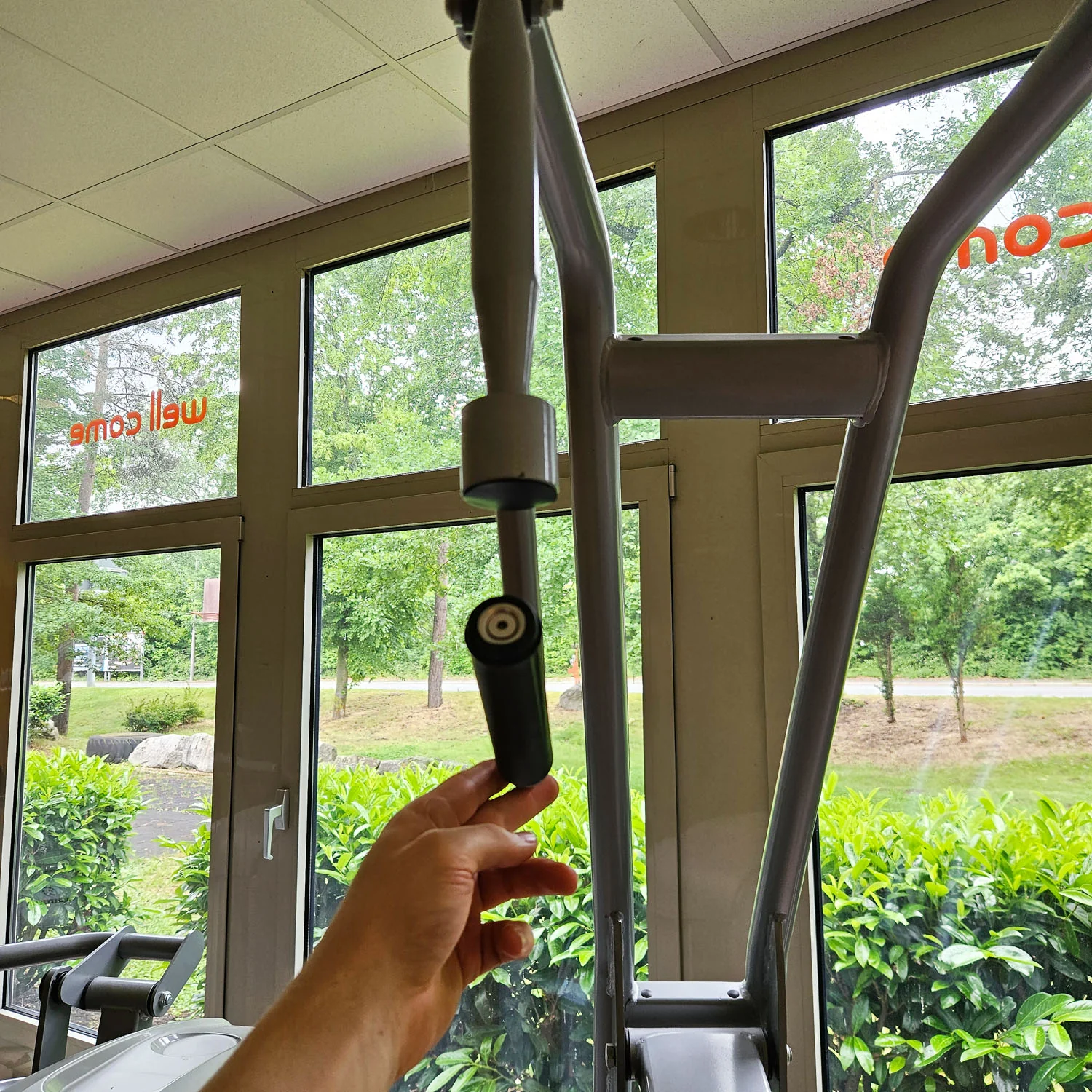 Nautilus ONE Lat Pulldown, Latzug von Oben, Model S6LATP, drehbare Griffe, Rahmenfarbe Silber, gebraucht - überholter Zustand - Image 8