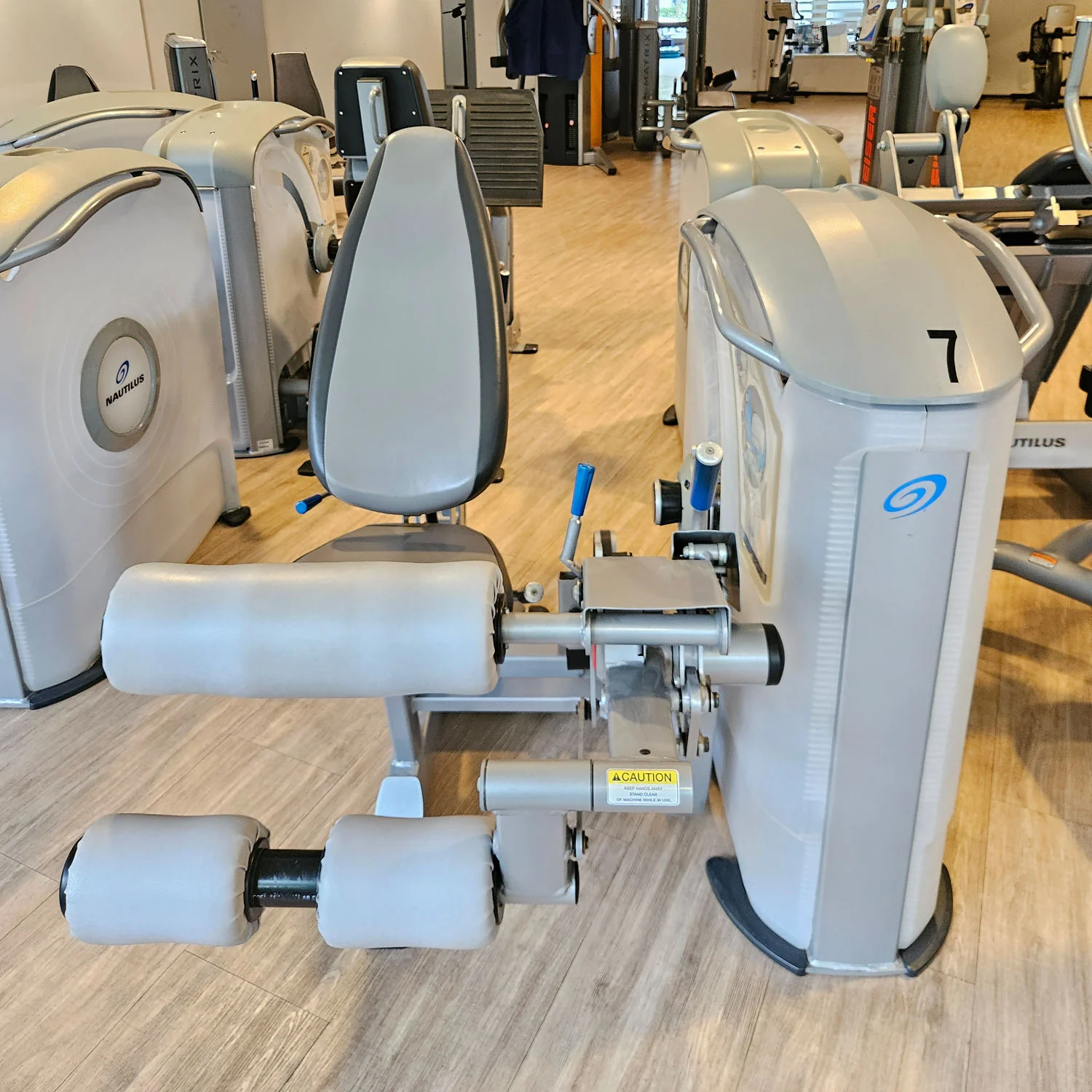 Nautilus ONE Seated Leg Curl, Beinbeuger sitzend, Model S6LC, Rahmenfarbe Silber, gebraucht - überholter Zustand - Image 2