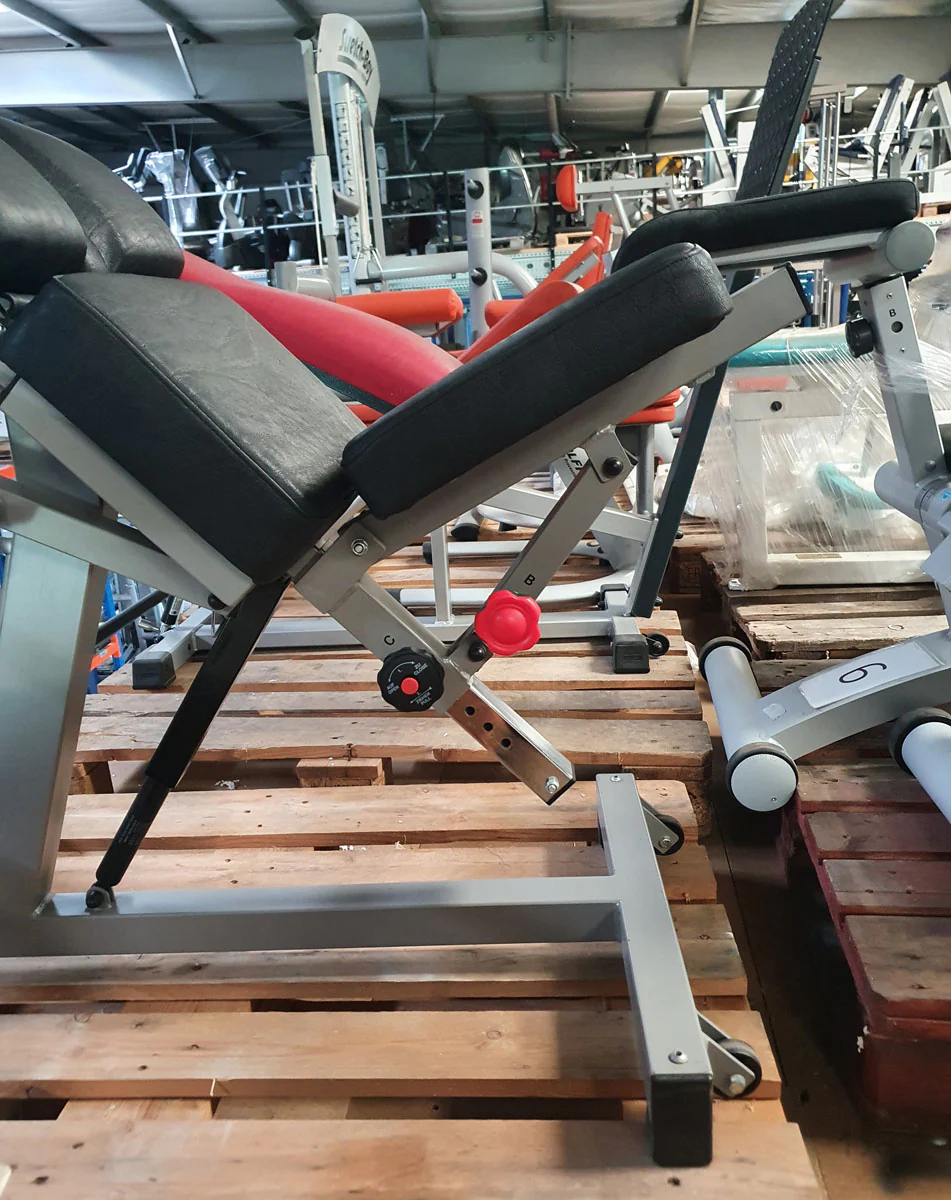 Norsk/ Sanimed Rückenstreckerbank, 45 Grad, Hyperextension, verstellbar, Rahmenfarbe Grau/Silber, Polsterfarbe Schwarz, gebraucht - überholter Zustand - Image 10