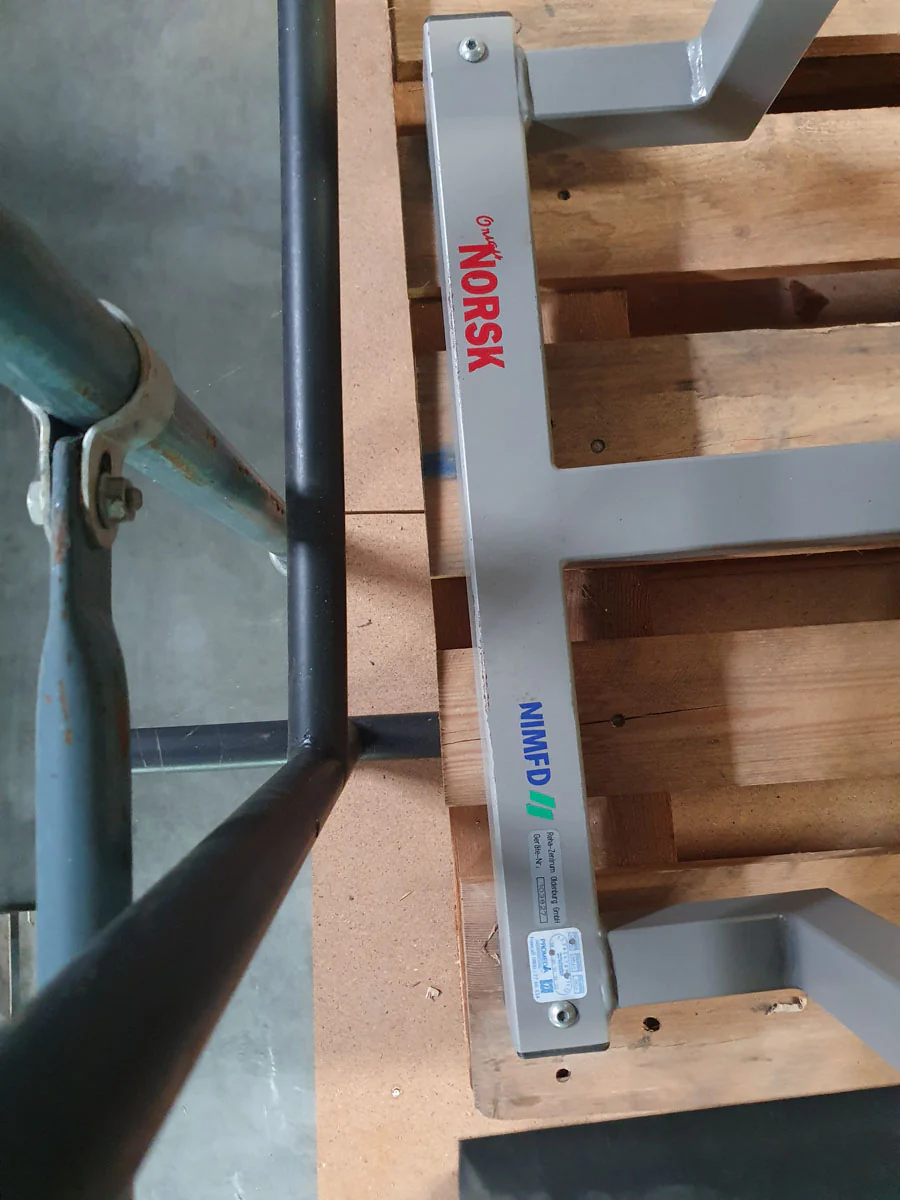Norsk/ Sanimed Rückenstreckerbank, 45 Grad, Hyperextension, verstellbar, Rahmenfarbe Grau/Silber, Polsterfarbe Schwarz, gebraucht - überholter Zustand - Image 4