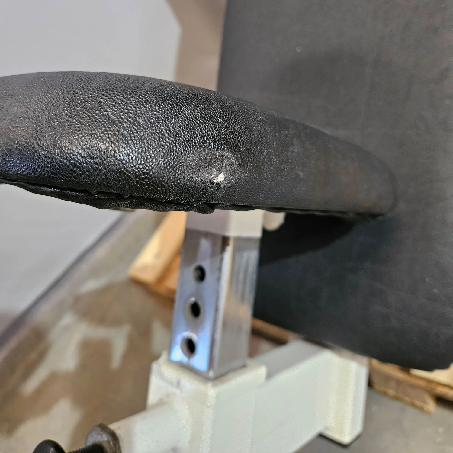 Olimp Schrägdrückerbank, Olympic Incline Bench, Hantelbank Schrägbankdrücken, Rahmenfarbe Weiß, gebraucht mit Gebrauchsspuren - Image 8