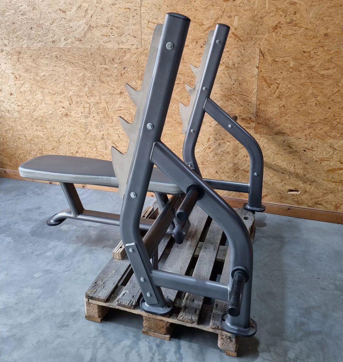 Olympia Flachdrückerbank, Olympic Flat Bench, Bankdrückbank Flach mit Ablagen, stabil, Rahmebfarbe Anthrazit, gebraucht - überholter Zustand - Image 2