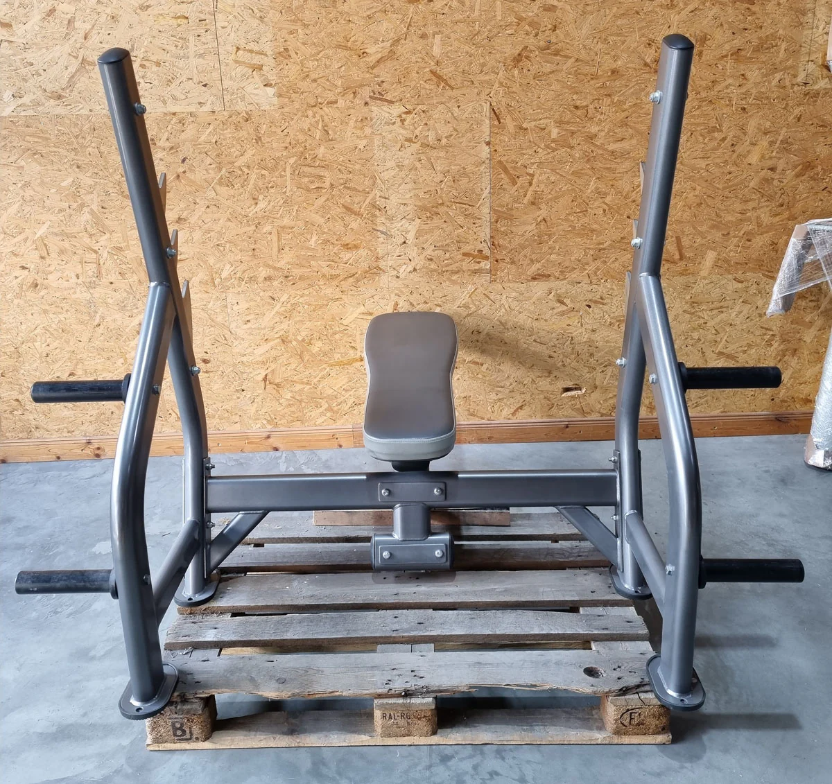 Olympia Flachdrückerbank, Olympic Flat Bench, Bankdrückbank Flach mit Ablagen, stabil, Rahmebfarbe Anthrazit, gebraucht - überholter Zustand - Image 3