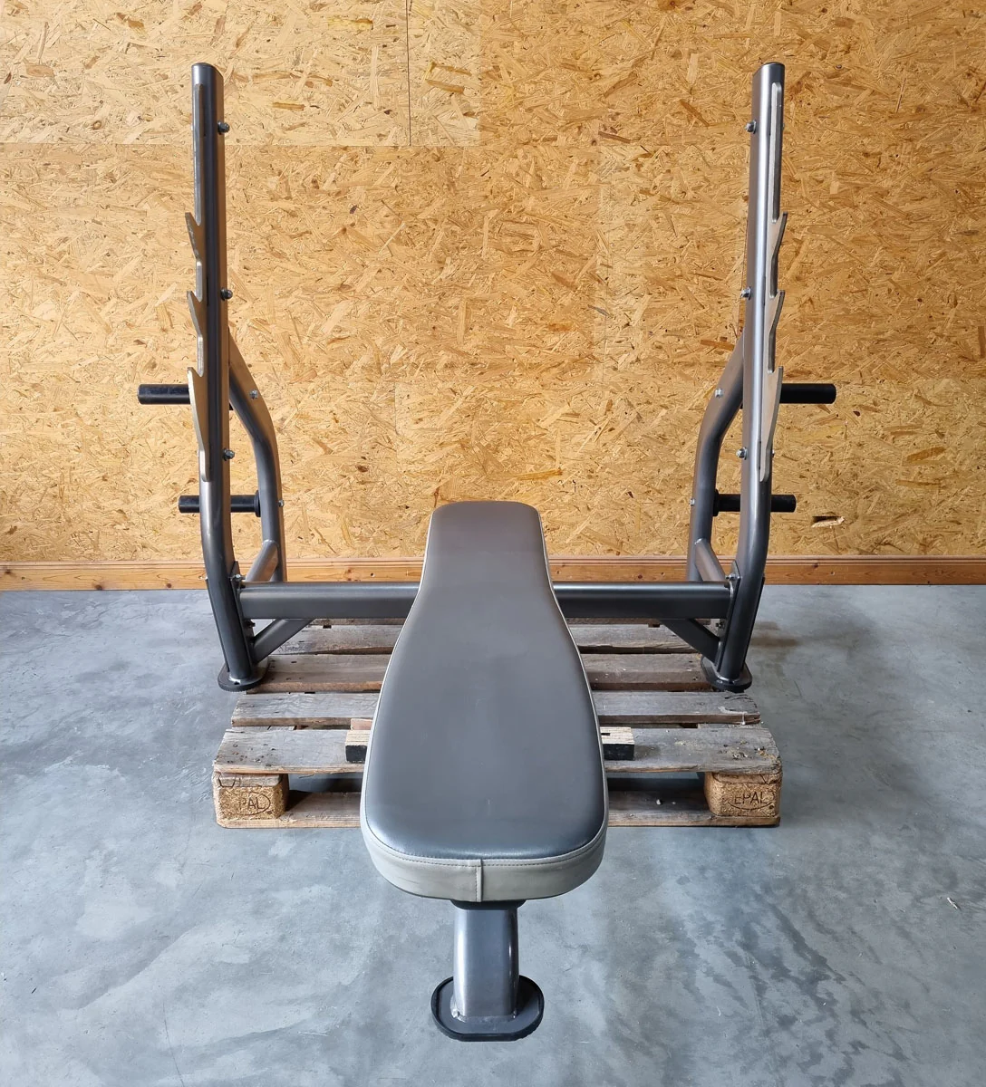 Olympia Flachdrückerbank, Olympic Flat Bench, Bankdrückbank Flach mit Ablagen, stabil, Rahmebfarbe Anthrazit, gebraucht - überholter Zustand - Image 4