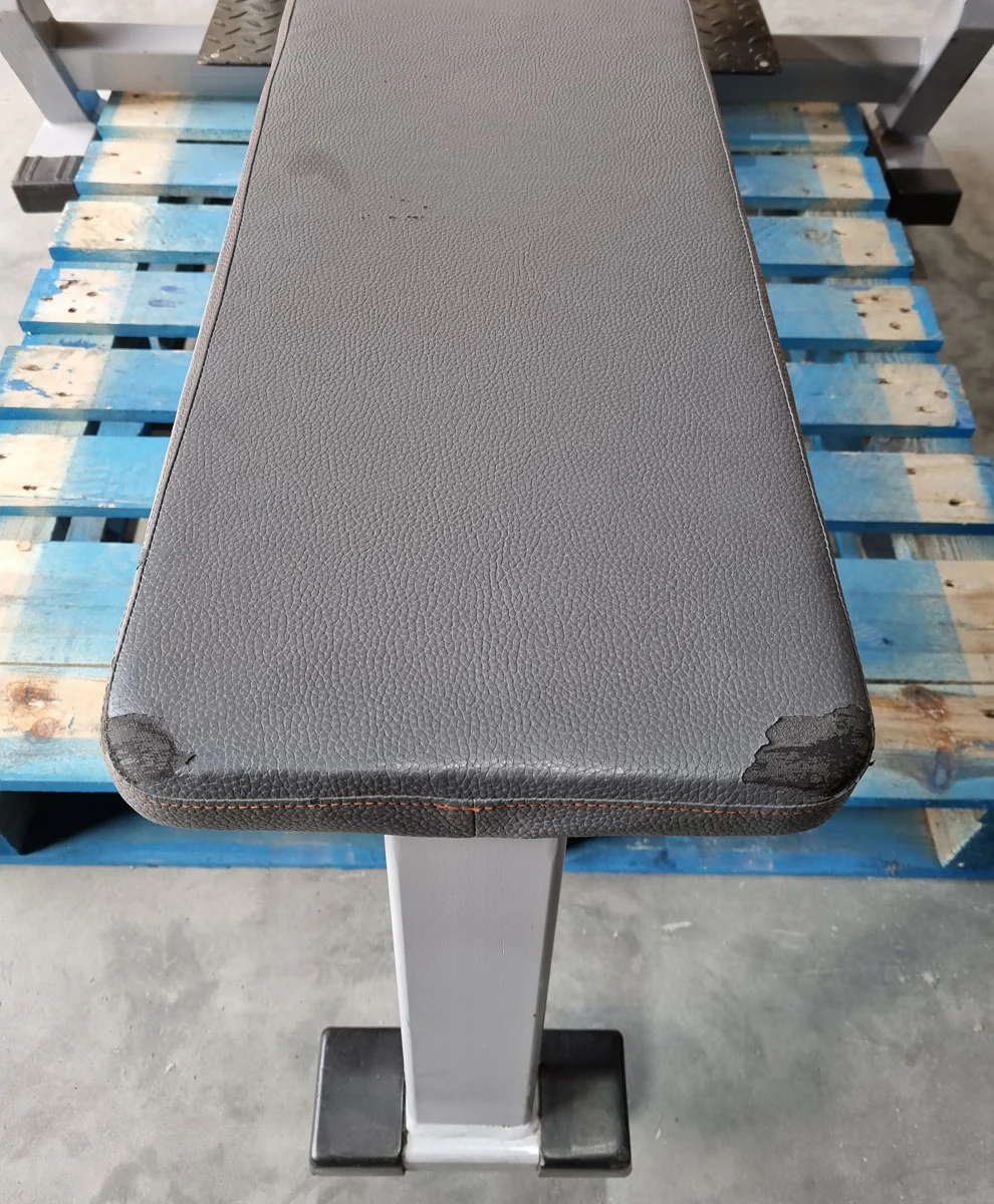 Panatta Flachdrückerbank mit Ablagen für Bankdrücken, Benchpress, Rahmenfarbe Silber/Grau, gebraucht mit Gebrauchsspuren - Image 6