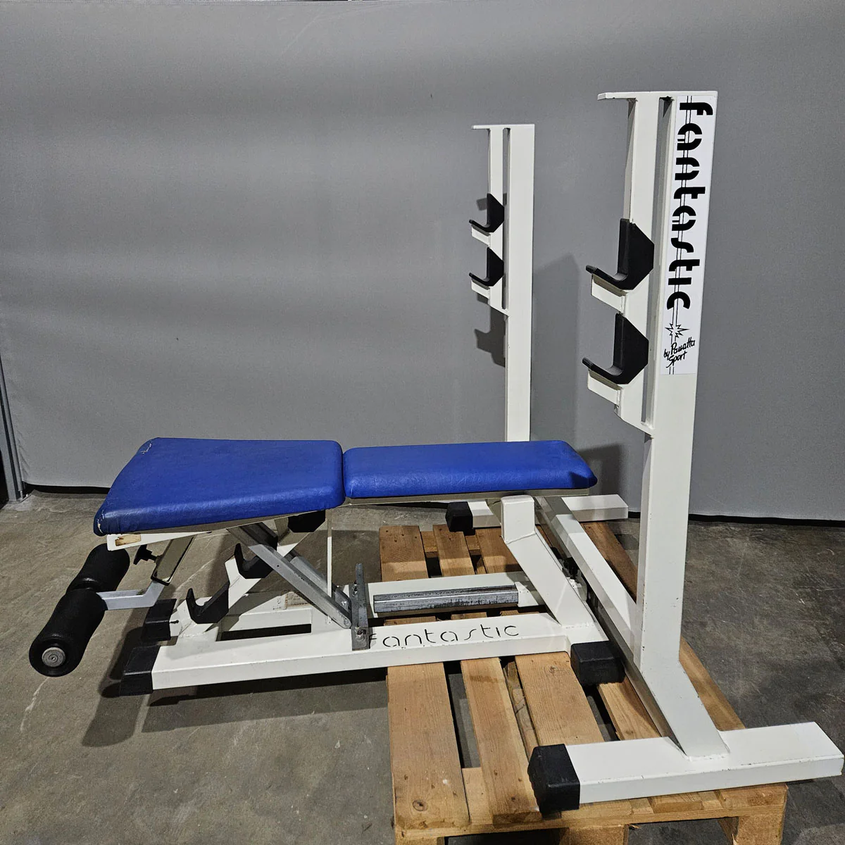 Panatta Hantelbank 3 in 1, Flachdrückerbank, Negativdrückerbank und Bauchbank in einem Gerät, Bankdrücken Fantastic, Oldschool Bodybuilding, Rahmenfarbe Weiß, gebraucht mit Gebrauchsspuren - Image 2
