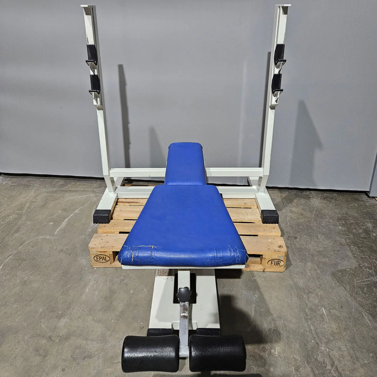 Panatta Hantelbank 3 in 1, Flachdrückerbank, Negativdrückerbank und Bauchbank in einem Gerät, Bankdrücken Fantastic, Oldschool Bodybuilding, Rahmenfarbe Weiß, gebraucht mit Gebrauchsspuren - Image 3