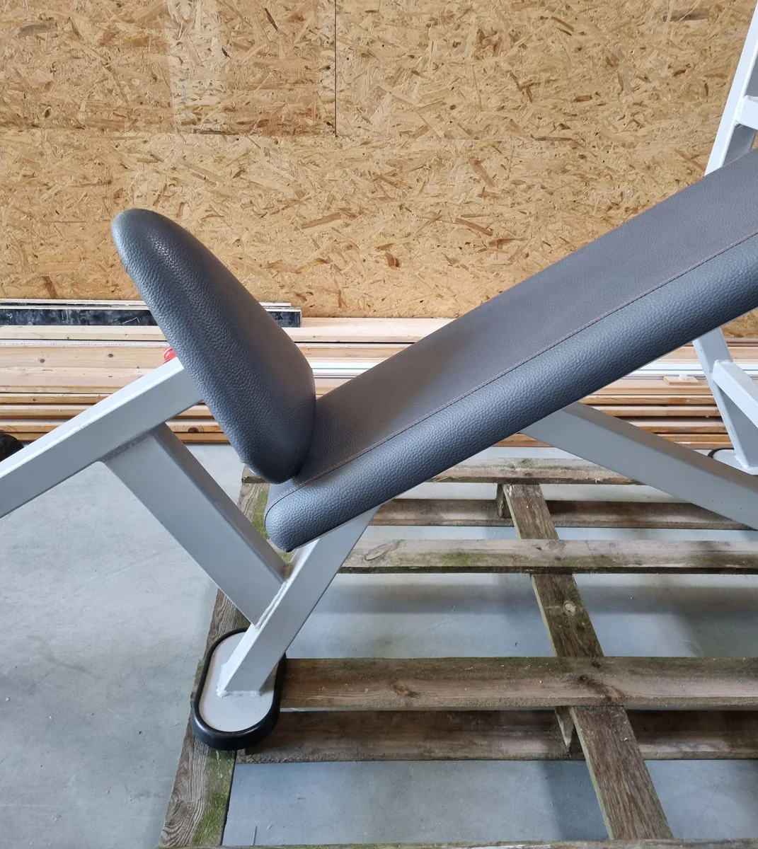 Panatta Schrägdrückerbank, Olympic Incline Bench, Hantelbank Schrägbankdrücken, Rahmenfarbe Silber, gebraucht mit Gebrauchsspuren - Image 6