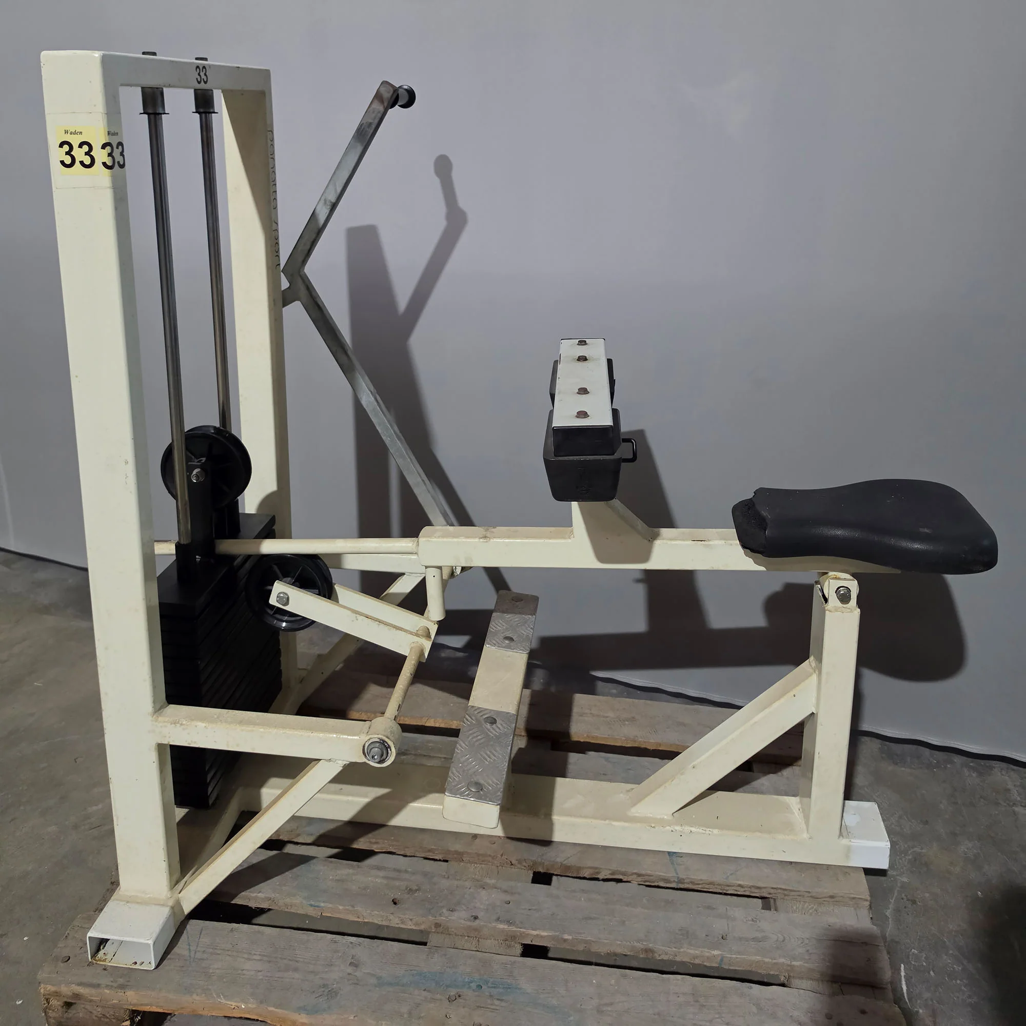 Panatta Wadenmaschine sitzend, Calf Machine, Wadenpresse, Oldschool Bodybuilding, Rahmenfarbe Weiß, gebraucht mit Gebrauchsspuren - Image 3