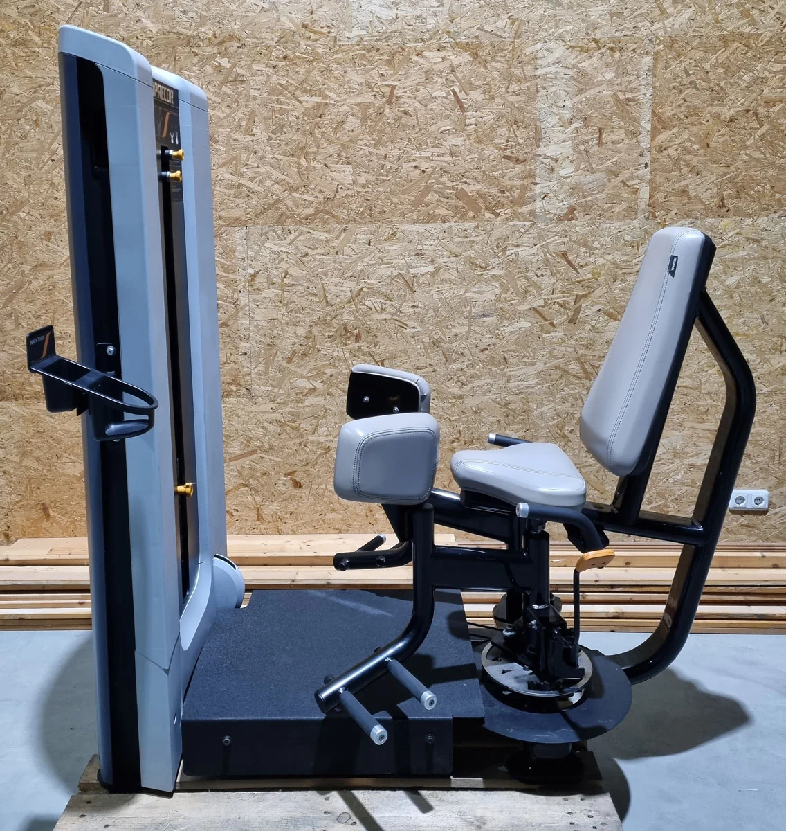 Precor Adduktoren und Abduktoren Kraftgeräte mit Steckgewichten im Set als Paar, Rahmenfarbe Schwarz, Polsterfarbe Grau, gebraucht - überholter Zustand - Image 3
