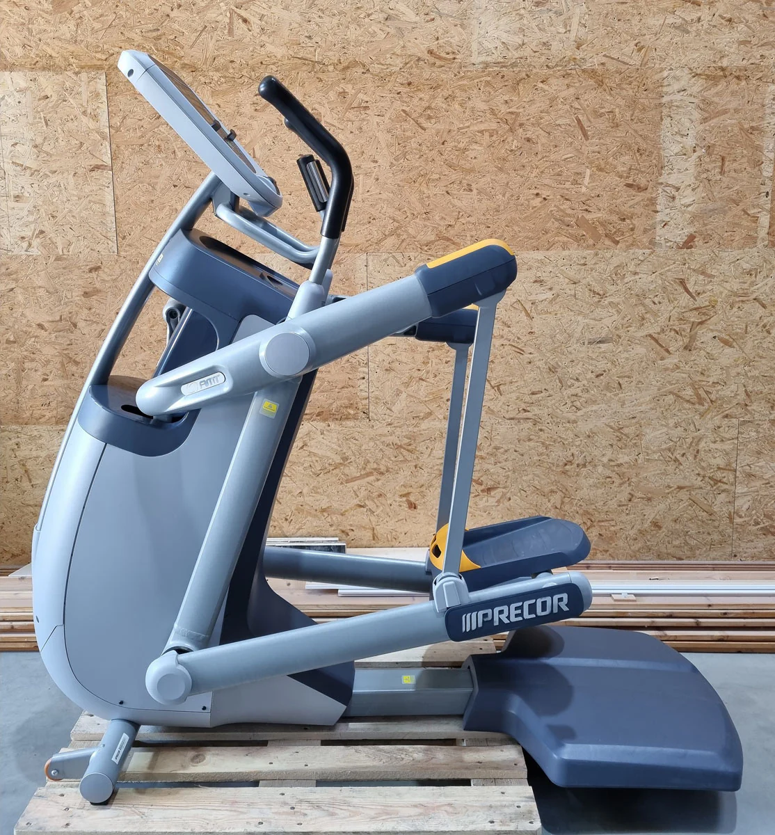 Precor AMT 100i - Fixed Stride, P30 Konsole - Crosstrainer, Stepper, Ellipsentrainer 3 in 1, gebraucht - überholter Zustand - Image 3