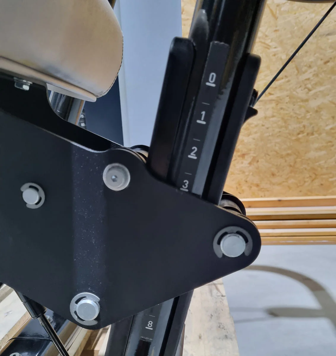 Precor Bankdrückmaschine mit Einstiegshilfe, Brustpresse, Chestpress, Rahmenfarbe Schwarz, Polsterfarbe Grau, gebraucht - überholter Zustand - Image 7