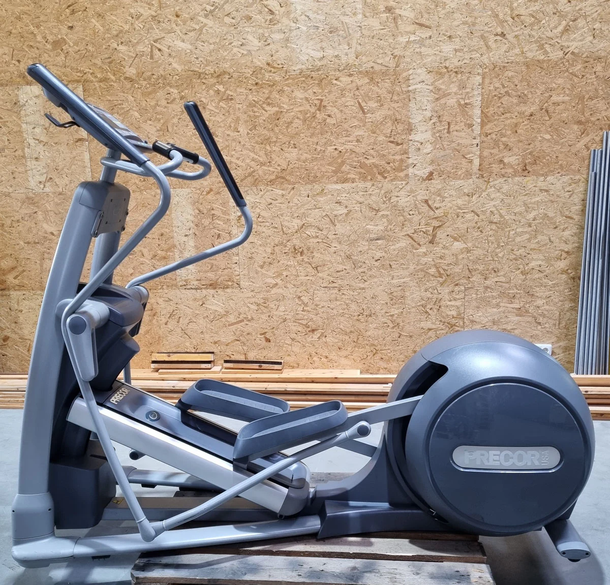 Precor Crosstrainer, EFX 576i mit CrossRamp - Steigung verstellbar, Ellipsentrainer - gebraucht - überholter Zustand - Image 2