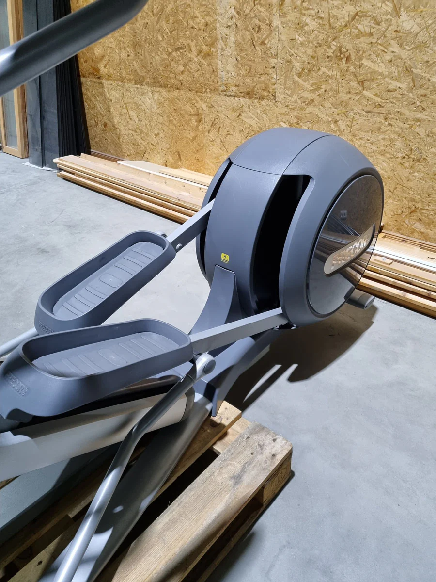 Precor Crosstrainer, EFX 576i mit CrossRamp - Steigung verstellbar, Ellipsentrainer - gebraucht - überholter Zustand - neues Display - Image 7