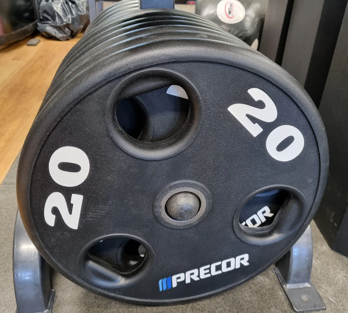 Precor Hantelscheiben, PU Polyurethan Gummiert, 937,5kg Gripper, Olympia 50mm, erst 3 Jahre alt, Schwarz, gebraucht - guter Zustand - Image 4
