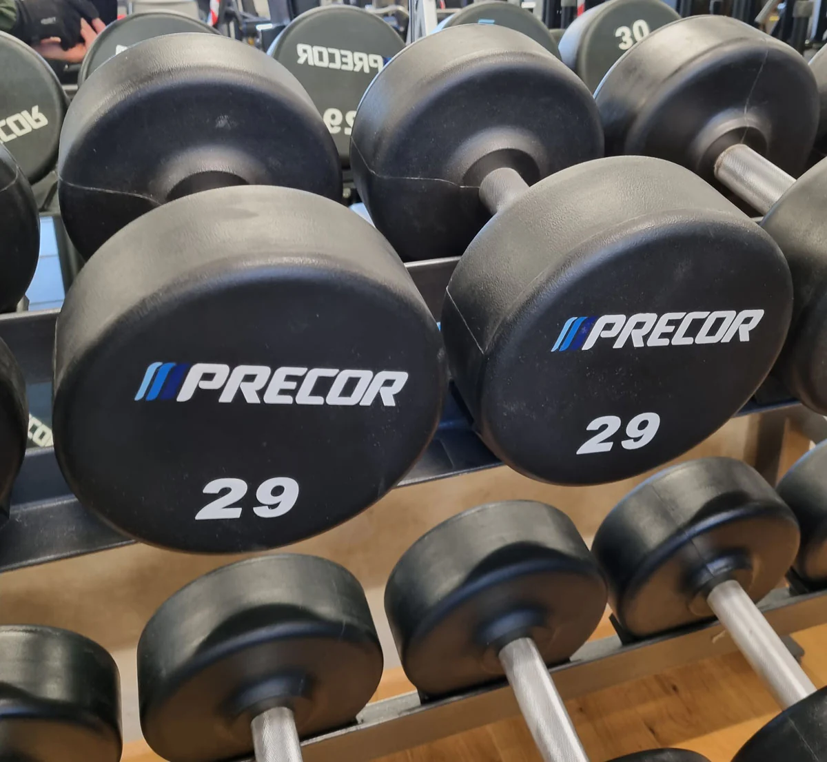 Precor Kurzhantel Satz aus PU Polyurethan Gummiert, 2 bis 30kg, verschiedene Stufen, erst 3 Jahre alt, Schwarz, gebraucht - guter Zustand - Image 12
