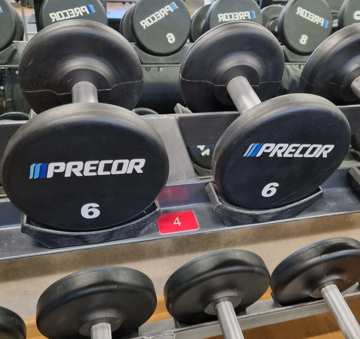 Precor Kurzhantel Satz aus PU Polyurethan Gummiert, 2 bis 30kg, verschiedene Stufen, erst 3 Jahre alt, Schwarz, gebraucht - guter Zustand - Image 3