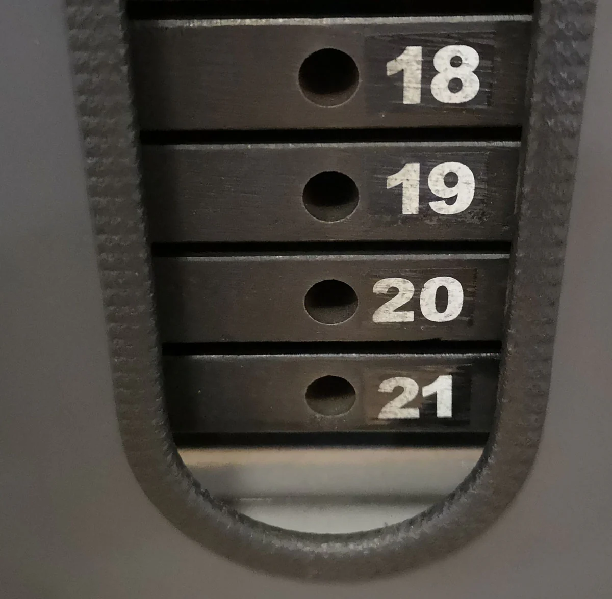 Precor Latzug, Lat Pulldown Curve dual, 105kg Gewichtsblock, Rahmenfarbe Silber, Polsterfarbe Blau, gebraucht - überholter Zustand - Image 6