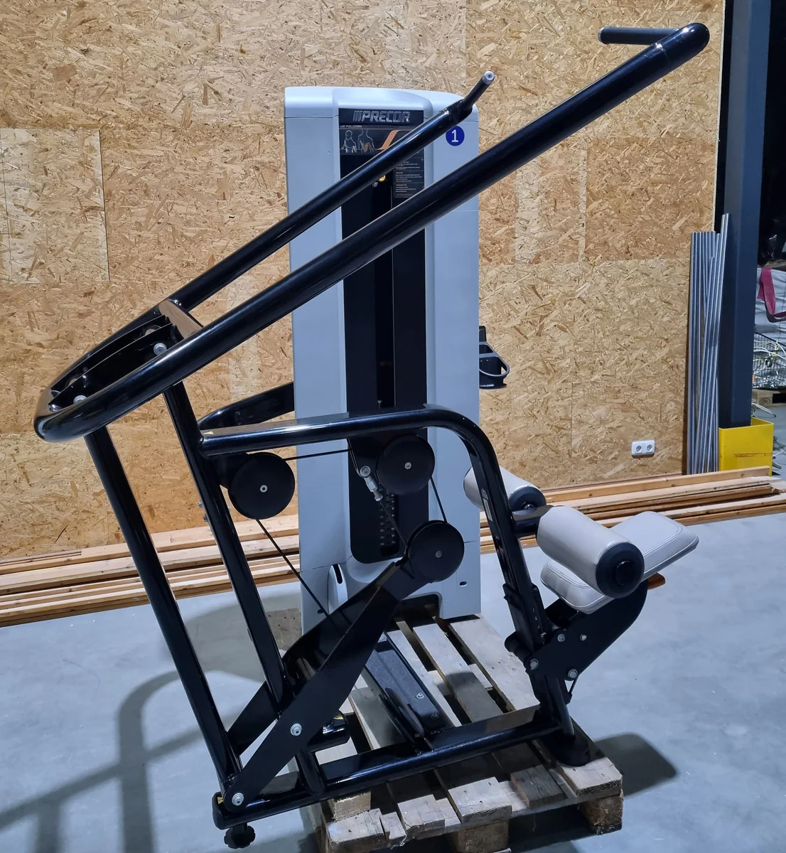 Precor Latzug von Oben, Lat-Pulldown, Rahmenfarbe Schwarz, Polsterfarbe Grau, gebrauchter - überholter Zustand - Image 2