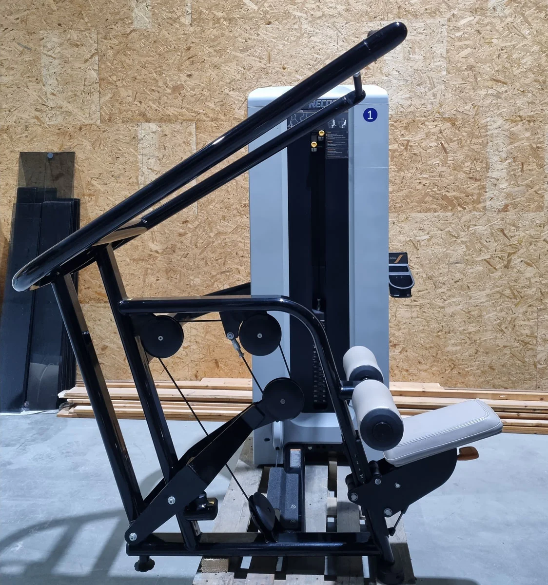 Precor Latzug von Oben, Lat-Pulldown, Rahmenfarbe Schwarz, Polsterfarbe Grau, gebrauchter - überholter Zustand - Image 3