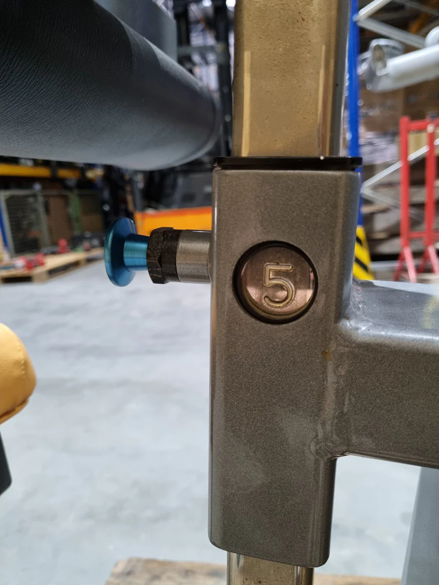 Precor Latzugmaschine von oben, Seilzug Pulldown, Lat Pull, Icarian Line, Rahmenfarbe Silber, gebraucht - überholter Zustand - Image 6