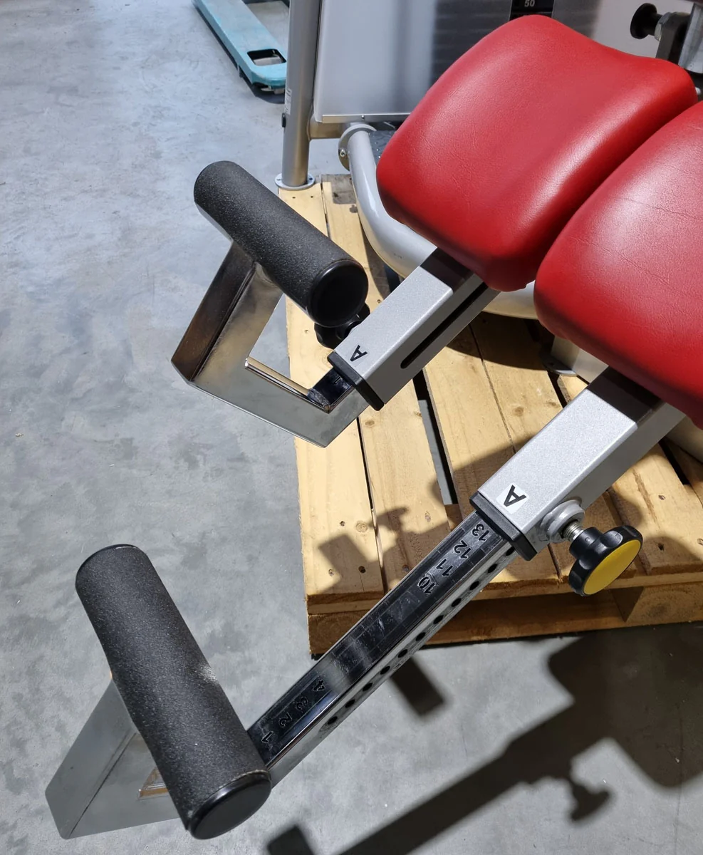 Proxomed Ab-Adduktor Kombi, Compass 530, Abduktoren und Adduktoren 2 in 1 Kombigerät, MPG, Reha, Rahmenfarbe Silber, Polsterfarbe Rot, gebraucht - überholter Zustand - Image 7