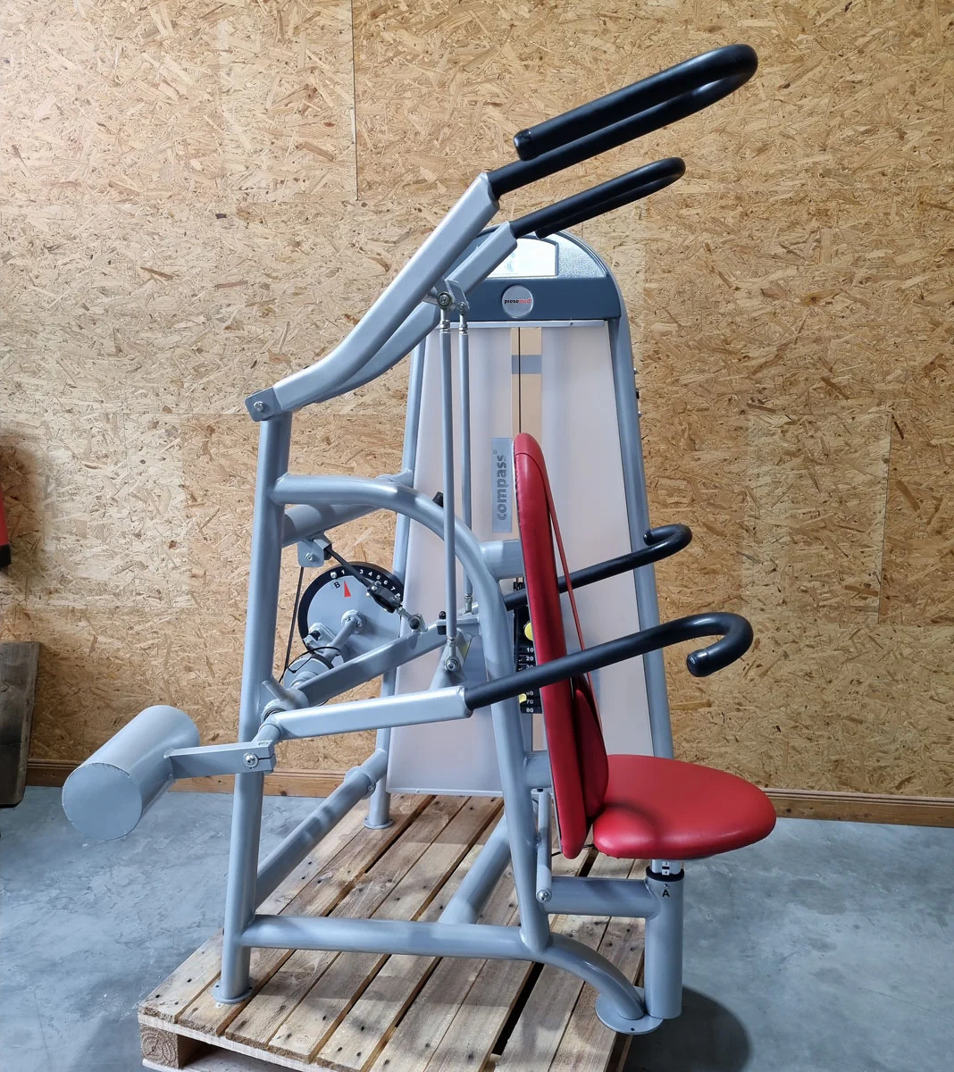 Proxomed Schulterblattfixator Stützstemme Kombi, Compass 530, Latzug und Dips 2 in 1 Kombigerät, MPG, Reha, Rahmenfarbe Silber, Polsterfarbe Rot, gebraucht - überholter Zustand - Image 2