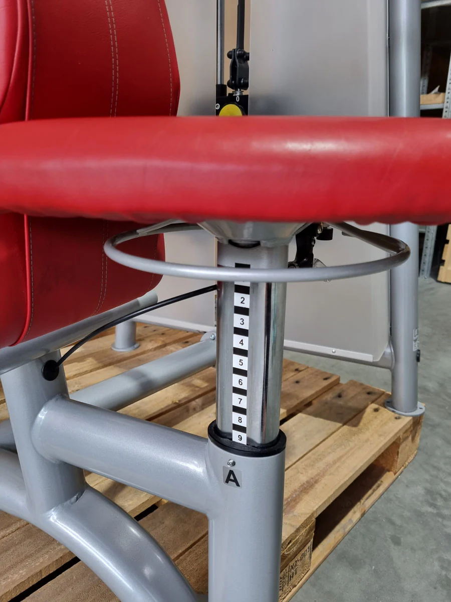 Proxomed Schulterblattfixator Stützstemme Kombi, Compass 530, Latzug und Dips 2 in 1 Kombigerät, MPG, Reha, Rahmenfarbe Silber, Polsterfarbe Rot, gebraucht - überholter Zustand - Image 6
