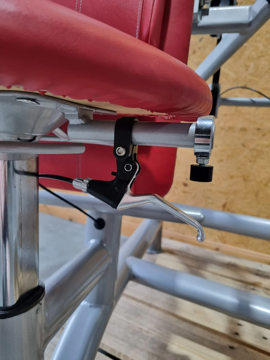 Proxomed Schulterblattfixator Stützstemme Kombi, Compass 530, Latzug und Dips 2 in 1 Kombigerät, MPG, Reha, Rahmenfarbe Silber, Polsterfarbe Rot, gebraucht - überholter Zustand - Image 7