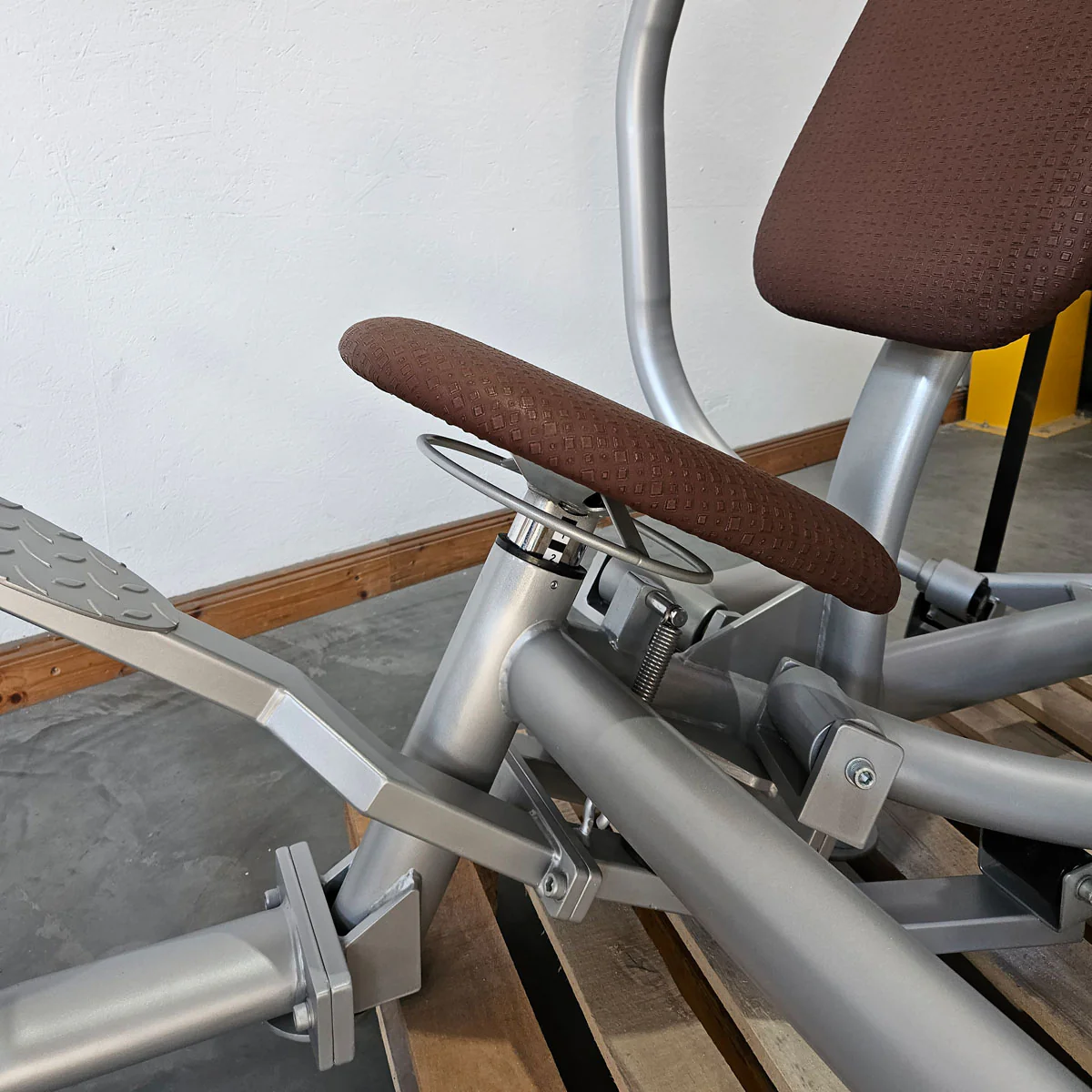 Proxowell bzw Proxomed Bankdrückmaschine, Brustpresse, Chestpress, 100kg Gewichtsblock, Compass bzw C-Well Serie, Rahmenfarbe Silber, gebraucht - überholter Zustand - Image 6