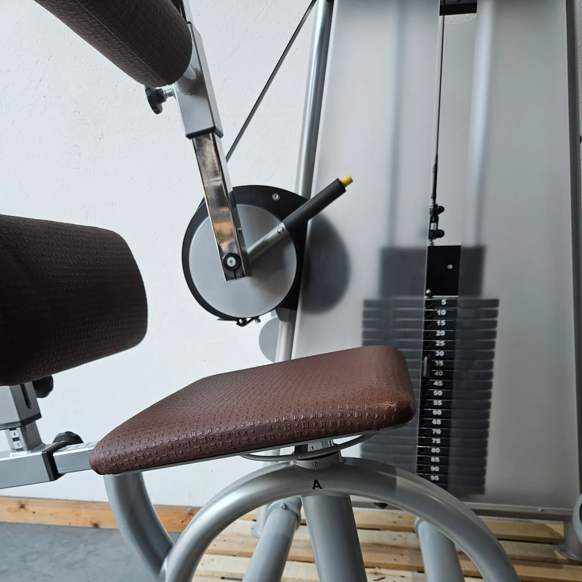 Proxowell bzw Proxomed Rückenflexion, Bauchmaschine, Rückenbeuger, Abdominal Crunch, 100kg Gewichtsblock, Compass bzw C-Well Serie, Rahmenfarbe Silber, gebraucht - überholter Zustand - Image 8