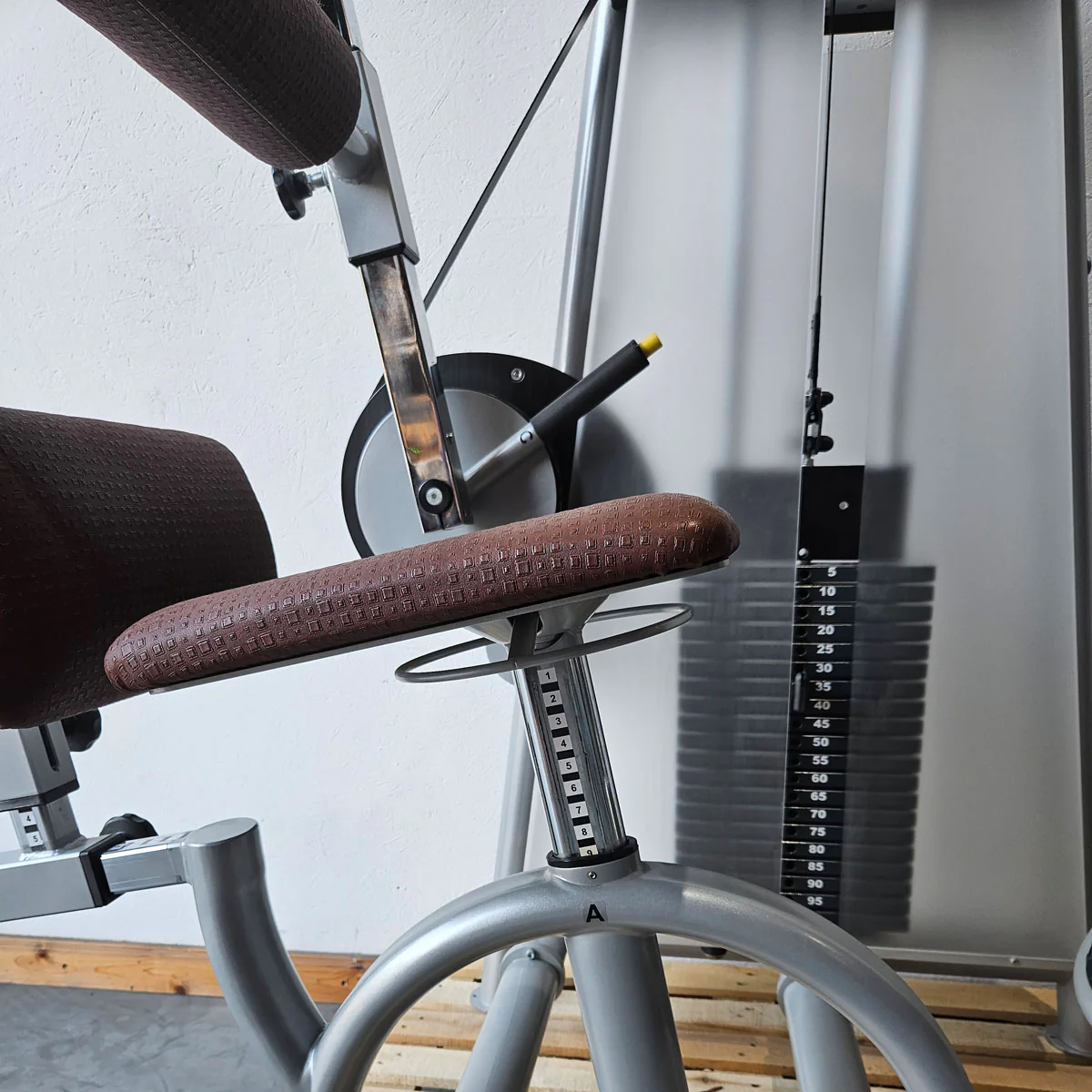 Proxowell bzw Proxomed Rückenflexion, Bauchmaschine, Rückenbeuger, Abdominal Crunch, 100kg Gewichtsblock, Compass bzw C-Well Serie, Rahmenfarbe Silber, gebraucht - überholter Zustand - Image 9