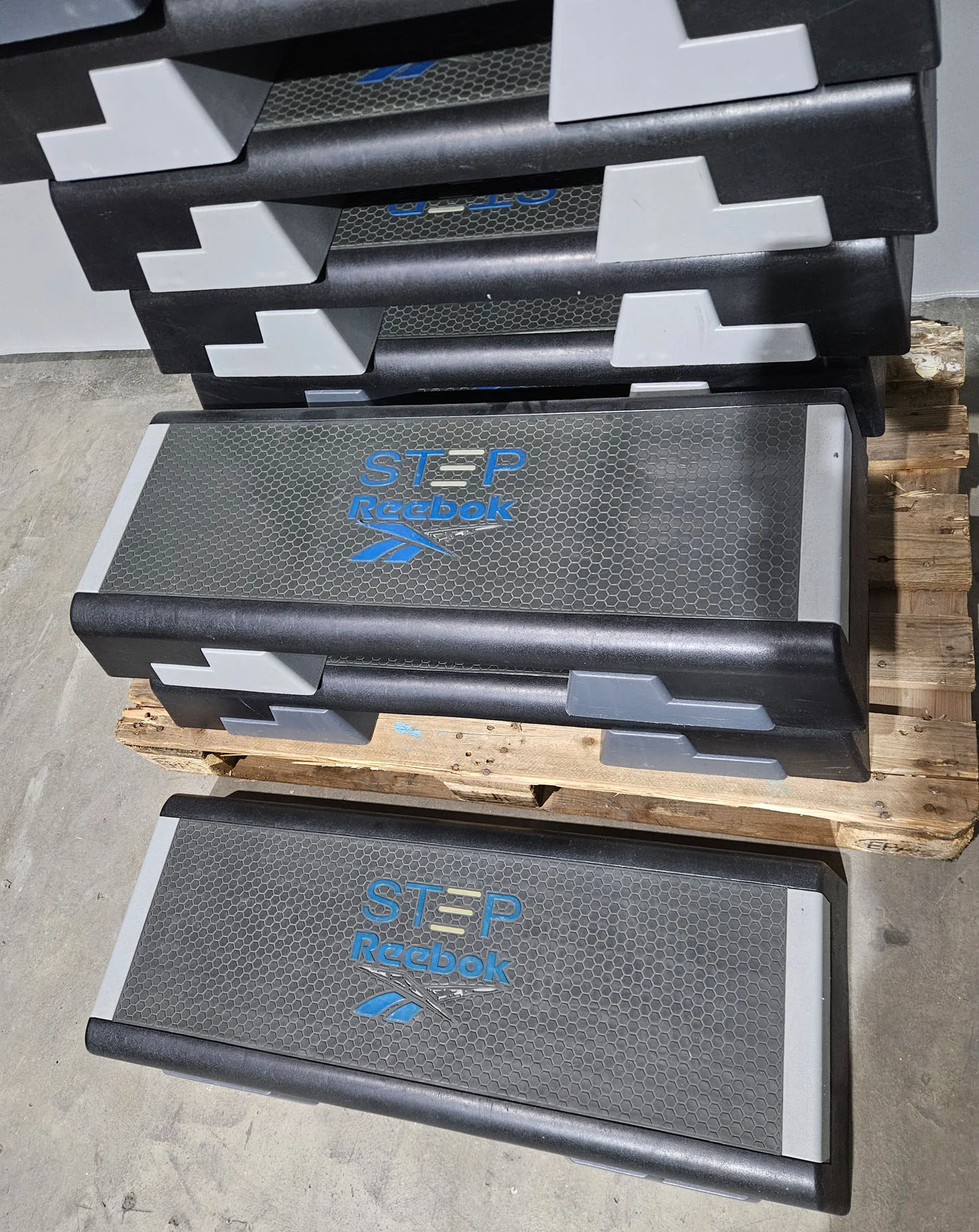 Reebok Steps / Step-Boards, 14 Stück im Set, verschiedene Farben, gebraucht - geprüfter Zustand mit Gebrauchsspuren - Image 5