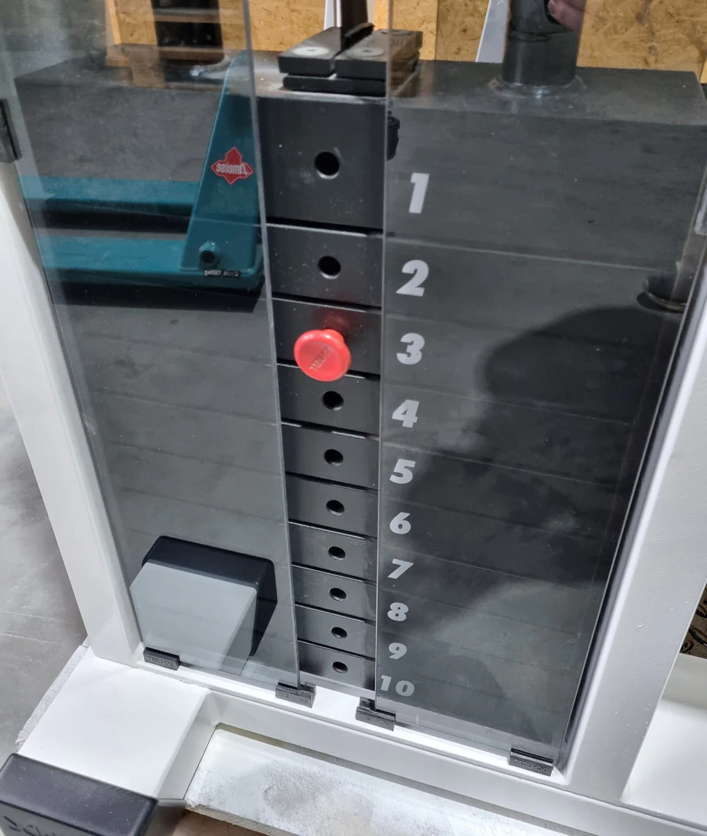 Schnell Beinstrecker und Beinbeuger sitzend im Set 2 Geräte - Neu lackiert - Leg Curl und Leg Extension, Rahmenfarbe Weiß, Polsterfarbe Blau, gebraucht - überholter Zustand - Image 10