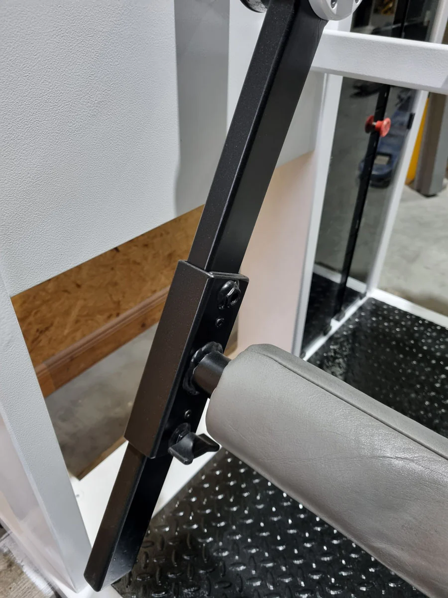 Schnell Beinstrecker und Beinbeuger sitzend im Set 2 Geräte - Neu lackiert - Leg Curl und Leg Extension, Rahmenfarbe Weiß, Polsterfarbe Blau, gebraucht - überholter Zustand - Image 15