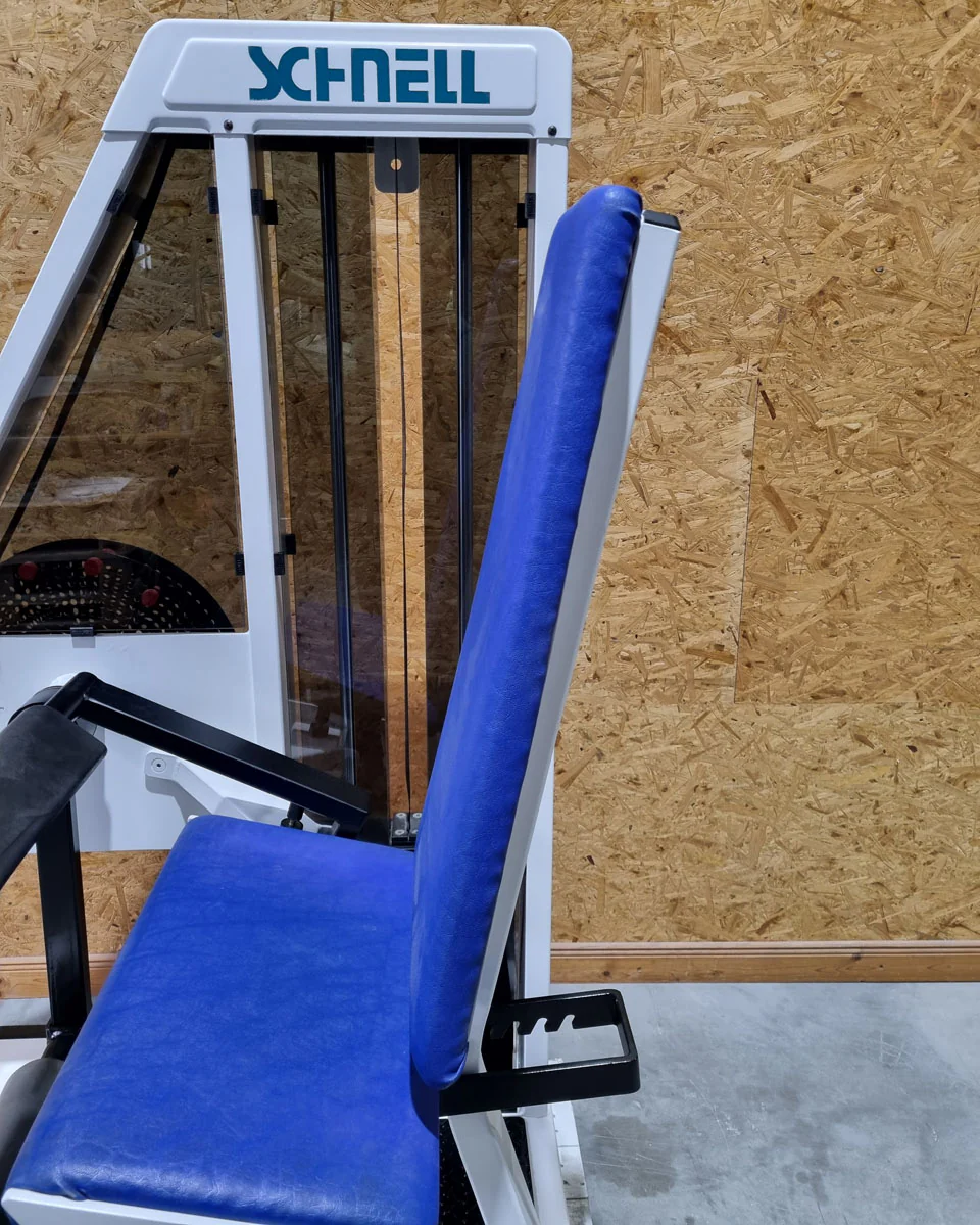 Schnell Beinstrecker und Beinbeuger sitzend im Set 2 Geräte - Neu lackiert - Leg Curl und Leg Extension, Rahmenfarbe Weiß, Polsterfarbe Blau, gebraucht - überholter Zustand - Image 3