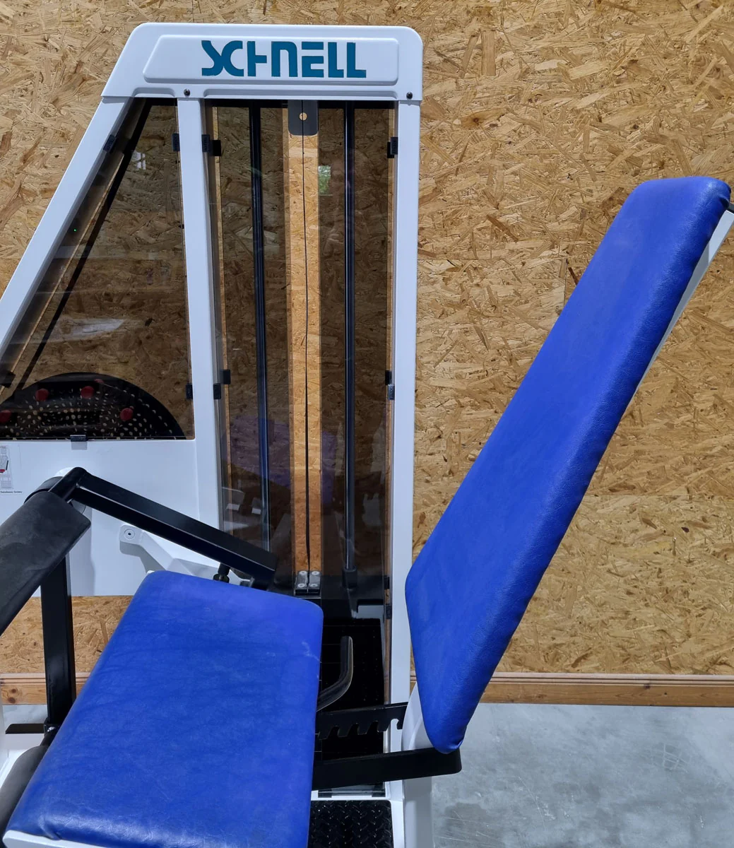 Schnell Beinstrecker und Beinbeuger sitzend im Set 2 Geräte - Neu lackiert - Leg Curl und Leg Extension, Rahmenfarbe Weiß, Polsterfarbe Blau, gebraucht - überholter Zustand - Image 4