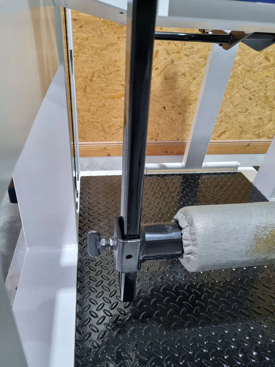 Schnell Beinstrecker und Beinbeuger sitzend im Set 2 Geräte - Neu lackiert - Leg Curl und Leg Extension, Rahmenfarbe Weiß, Polsterfarbe Blau, gebraucht - überholter Zustand - Image 5